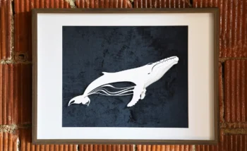 tuğla duvarda balina sanat eseri